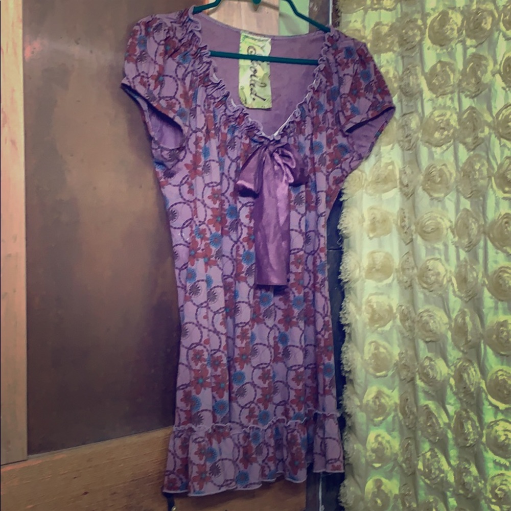 Boho looking cutesy long top with bow and ruffled
